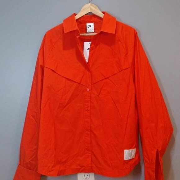 Nike Women’s Oversized Fit Button-Up Shirt Red Long Sleeve NEW - Picture 3 of 4